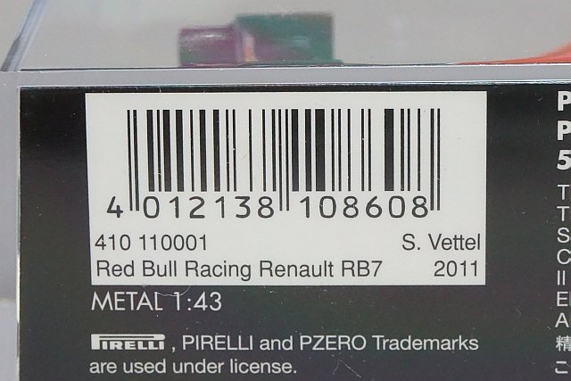 ミニチャンプス PMA 1/43 レッドブル レーシング ルノー RB7 S.ベッテル 2011 #1 410110001の画像6