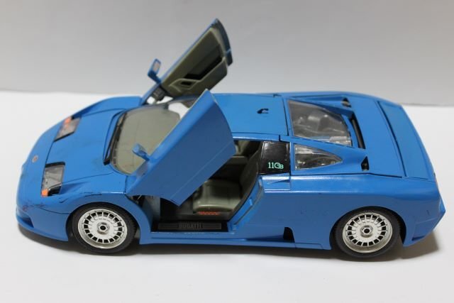 ▽ジャンク burago ブラーゴ 1/18 BUGATTI ブガッティ ミニカー ブルー (1991)の画像2