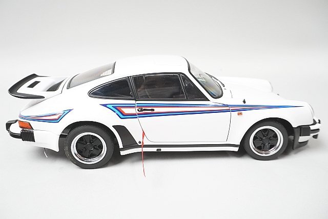 AUTOart オートアート 1/18 Porsche ポルシェ 911 3.0 ターボ ホワイト/マルティニストライプ 77972の画像3