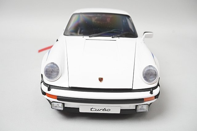 AUTOart オートアート 1/18 Porsche ポルシェ 911 3.0 ターボ ホワイト/マルティニストライプ 77972の画像2