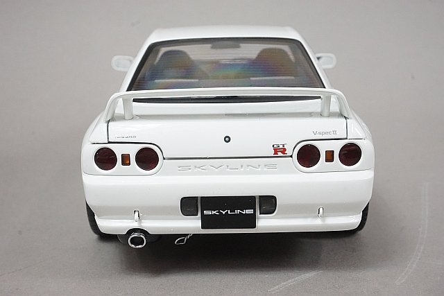 AUTOart オートアート 1/18 Nissan 日産 Skyline スカイライン GT-R (R32) VスペックⅡ ホワイト 77345の画像3