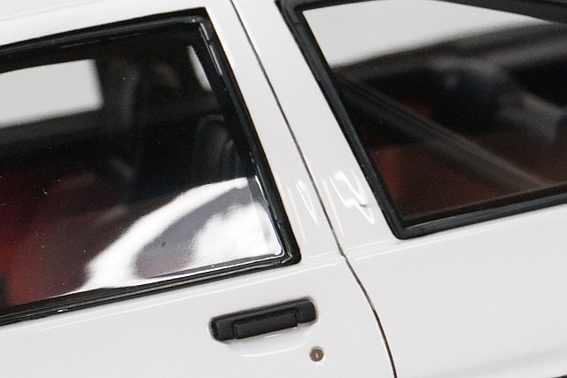 ignition model イグニッションモデル 1/18 TOYOTA トヨタ スプリンタートレノ 3Dr GT Apex AE86 ホワイト/ブラック 頭文字D IG2871の画像4