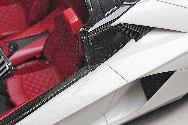 アイドロン / メイクアップ 1/18 Lamborghini ランボルギーニ アヴェンタドール S ロードスター 2017 バルーンホワイト 限定50台 EML055Bの画像6
