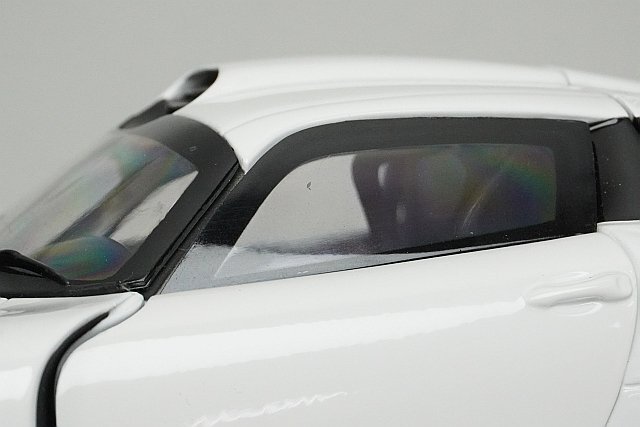 UTモデル 1/18 Porsche ポルシェ 911 GT 1 1996 ホワイト ※難あり ジャンク品 180966600の画像4