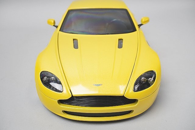 Hot wheels ホットウィール 1/18 ASTON MARTIN アストンマーティン V8 ヴァンテージ イエロー ※難有・ジャンク品 G7159の画像2