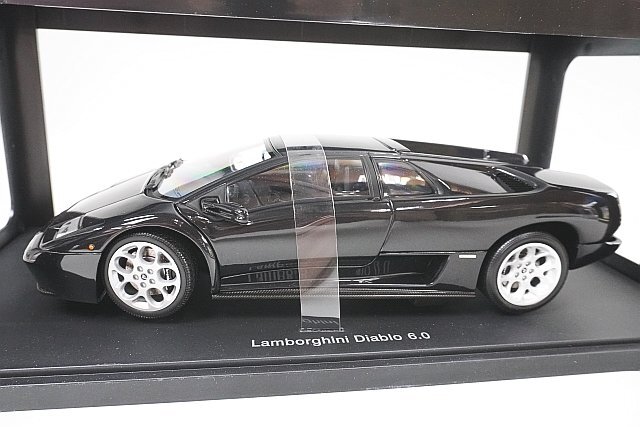 AUTOart オートアート 1/18 Lamborghini ランボルギーニ ディアブロ 6.0 ブラック 74528の画像1