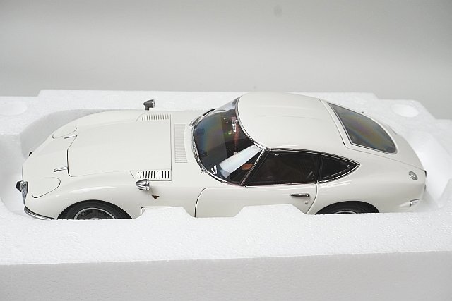 AUTOart オートアート 1/18 TOYOTA トヨタ 2000 GT クーペ アップグレード ホワイト 78747の画像1