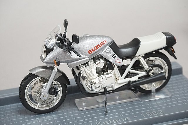 IXO イクソ 1/24 ホンダ HONDA CB750 Four キャンディーレッド など2点セットの画像2