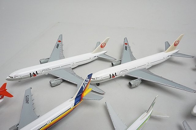 ★ ヘルパ B777 JAL JA8981 / ジェミニ 1/400 DC-8-21 ベネズエラ航空 YV-128C など11点セット ※ジャンク品_画像4