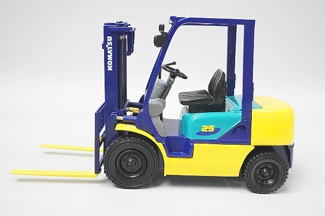 1/20 KOMATSU コマツ FD25 フォークリフト トラック 全長：約18cm 建機 / 重機の画像1