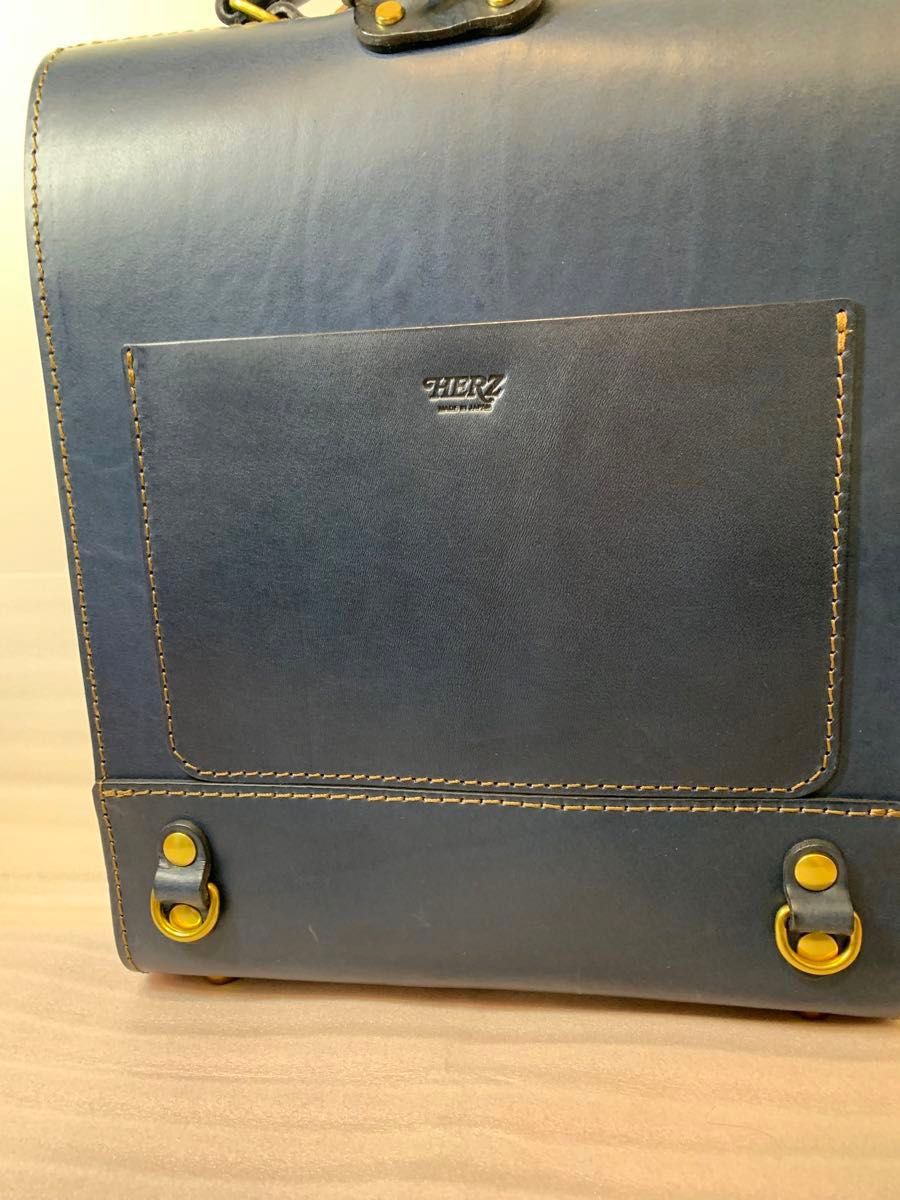 美品 herz(ヘルツ)ダレスリュックBJ-10限定ネイビーカラー 美品 herz(ヘルツ)ダレスリュックBJ-10限定ネイビーカラー