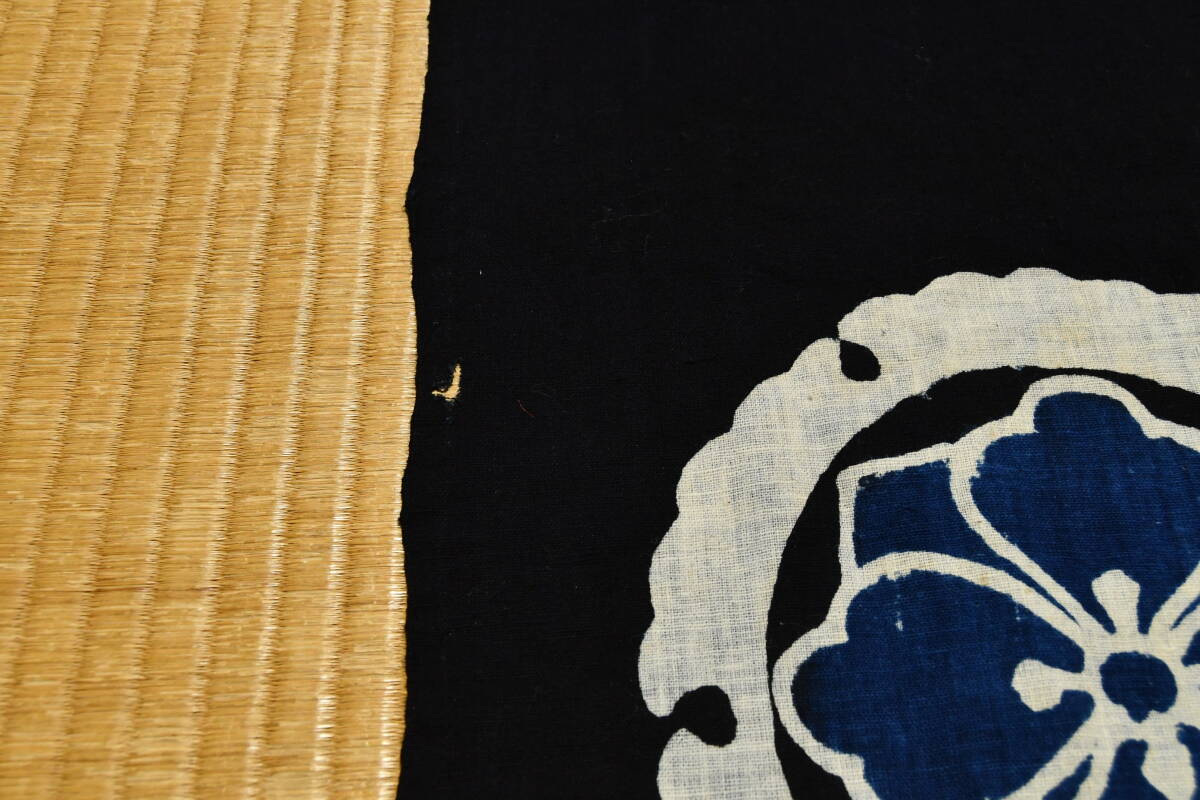 古布 筒描き1幅 浅葱取り雪輪文に剣花菱紋 アート 178ｃｍ リメイク 創作材料 手織り木綿の画像9