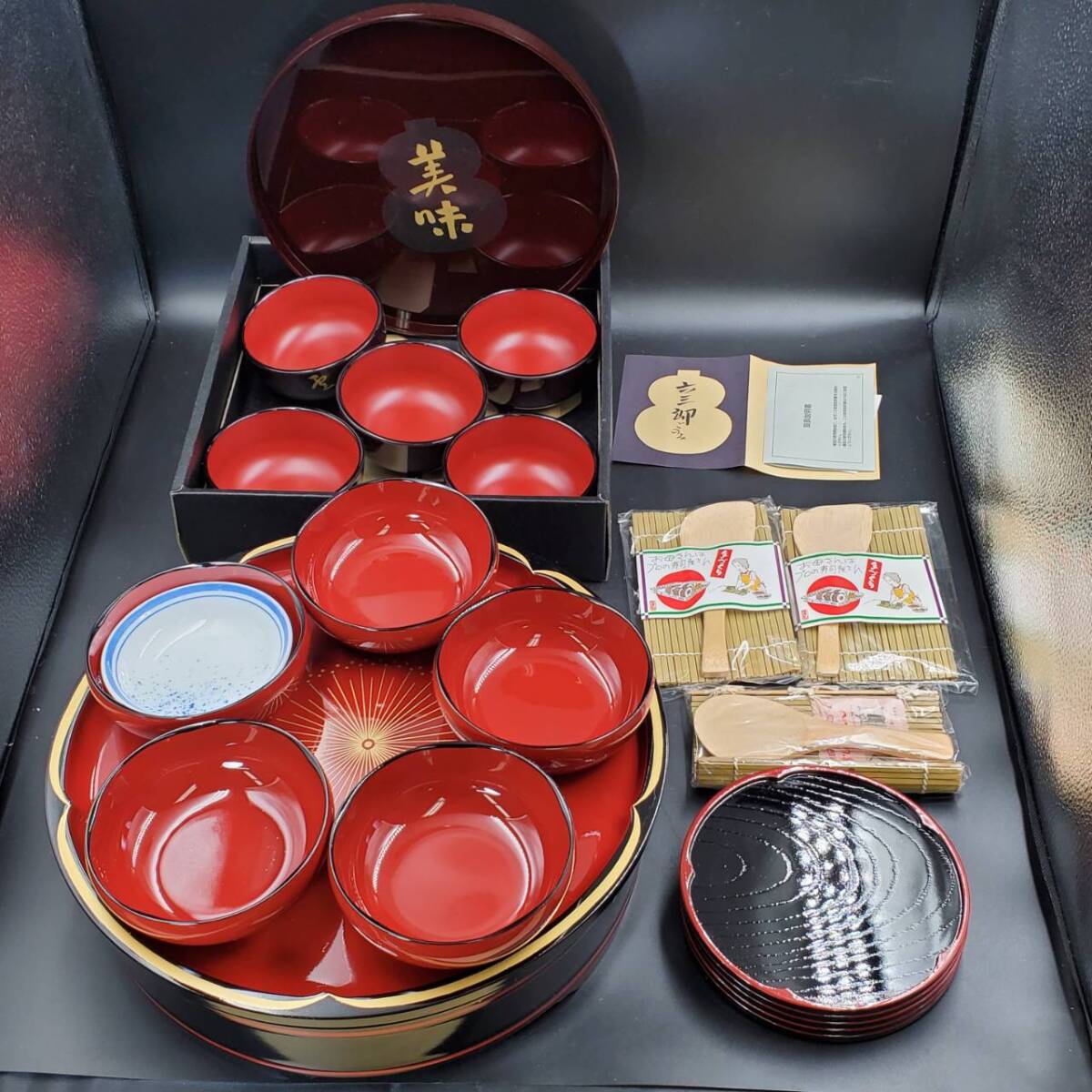 #21693B 漆器 食器セットまとめ 六三郎ごのみ 茶溜丸盆付小鉢セット / ホームパーティーセット 梅づくし 食器 工芸品 料理 アンティーク_商品説明にも画像が掲載されています。