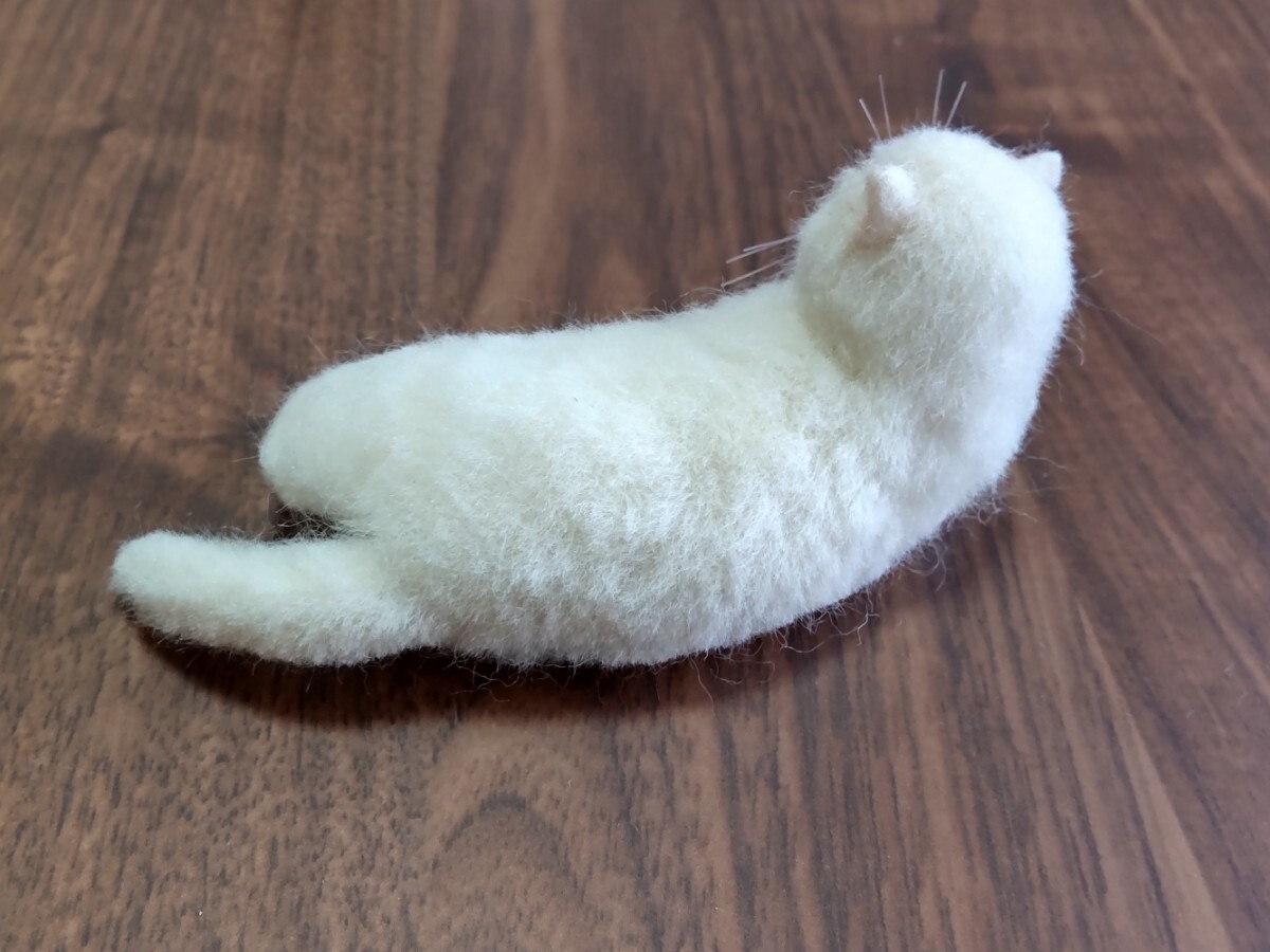 *obu* hand made * wool felt cat relaxation .. white cat exotic Short hair .... palm size 