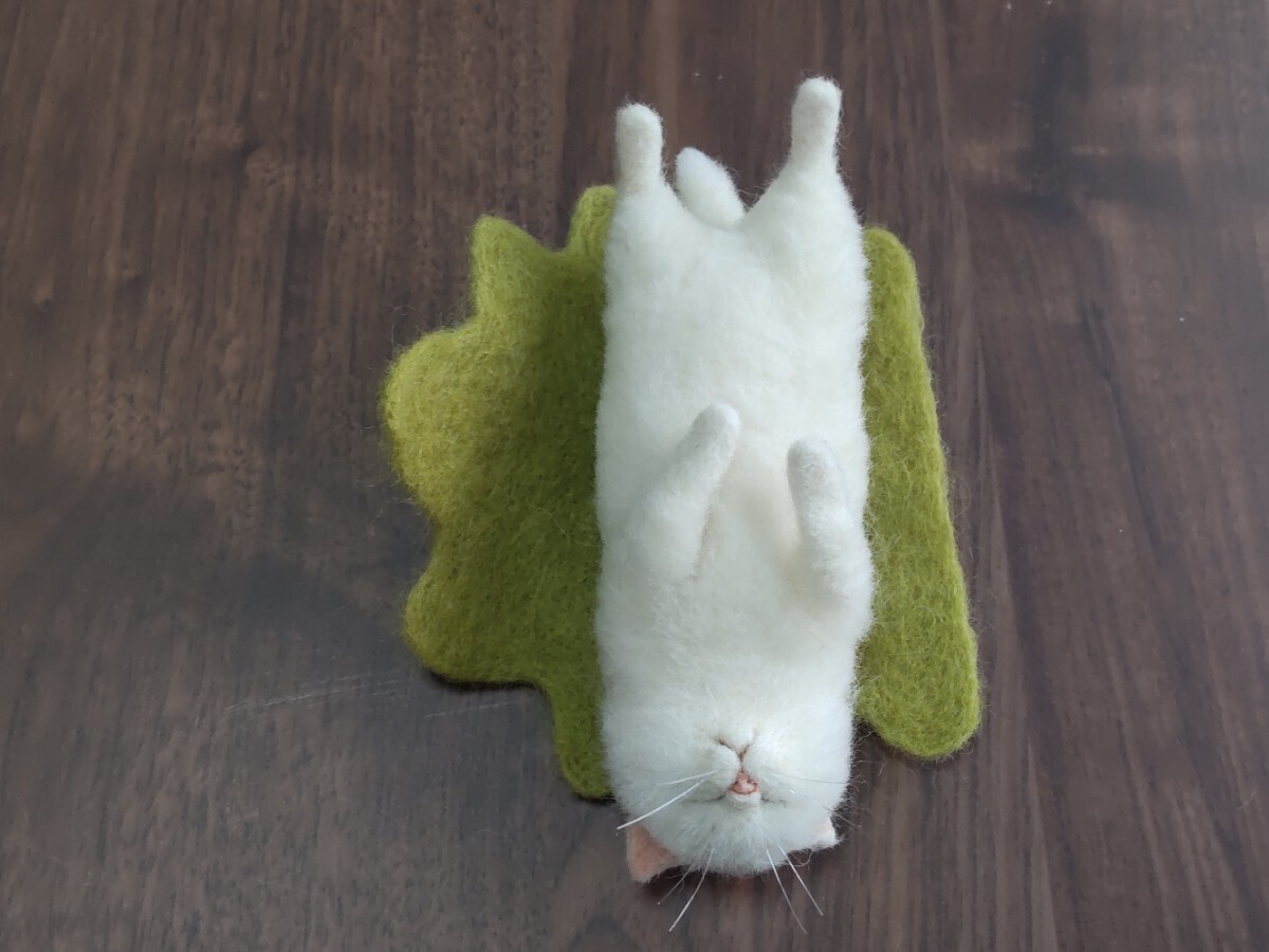 ＊obu＊ハンドメイド＊ 羊毛フェルト 猫 和猫 ねこ へそ天 白猫 子供の日 かしわ餅 手のひらサイズの画像8