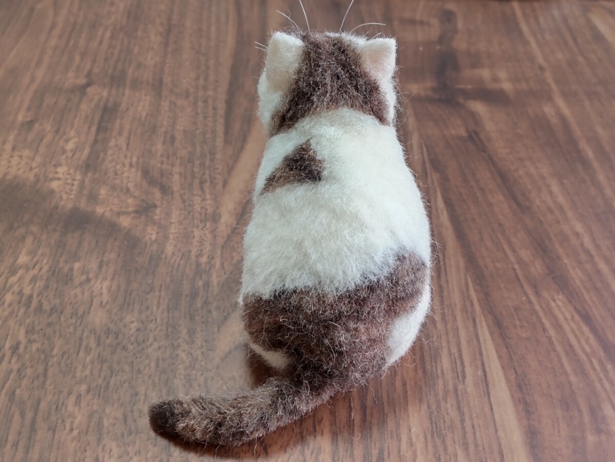 *obu* hand made * wool felt cat peace cat ......kiji tiger white cat palm size 