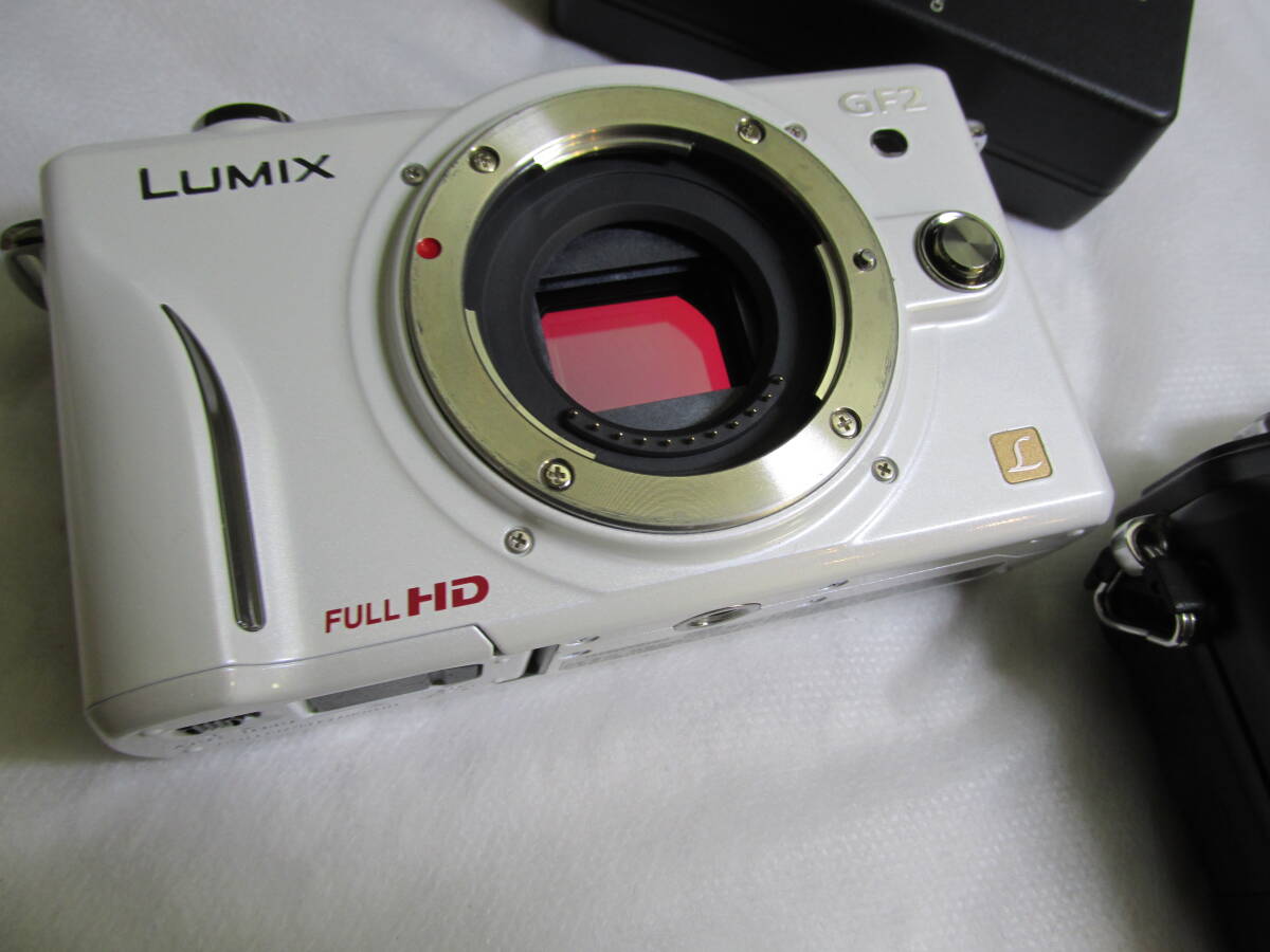 中古実用品 Panasonic LUMIXGF-2＋レンズ14-42㎜、オリンパスPL2＋レンズ14㎜パンケーキ付の画像4