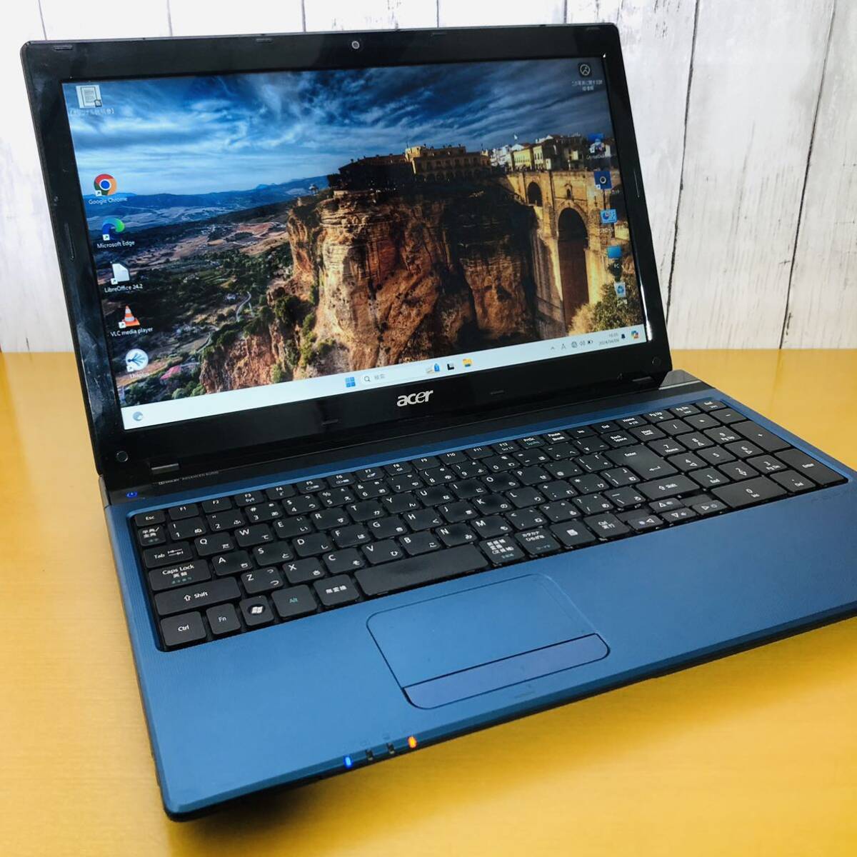 * beautiful goods * cheap * beginner * newest Windows11+ new goods SSD256GB installing .. speed operation *i5/8GB/Wi-Fi/ camera /HDMI/Blu-ray/ numeric keypad /Office used prompt decision ACER