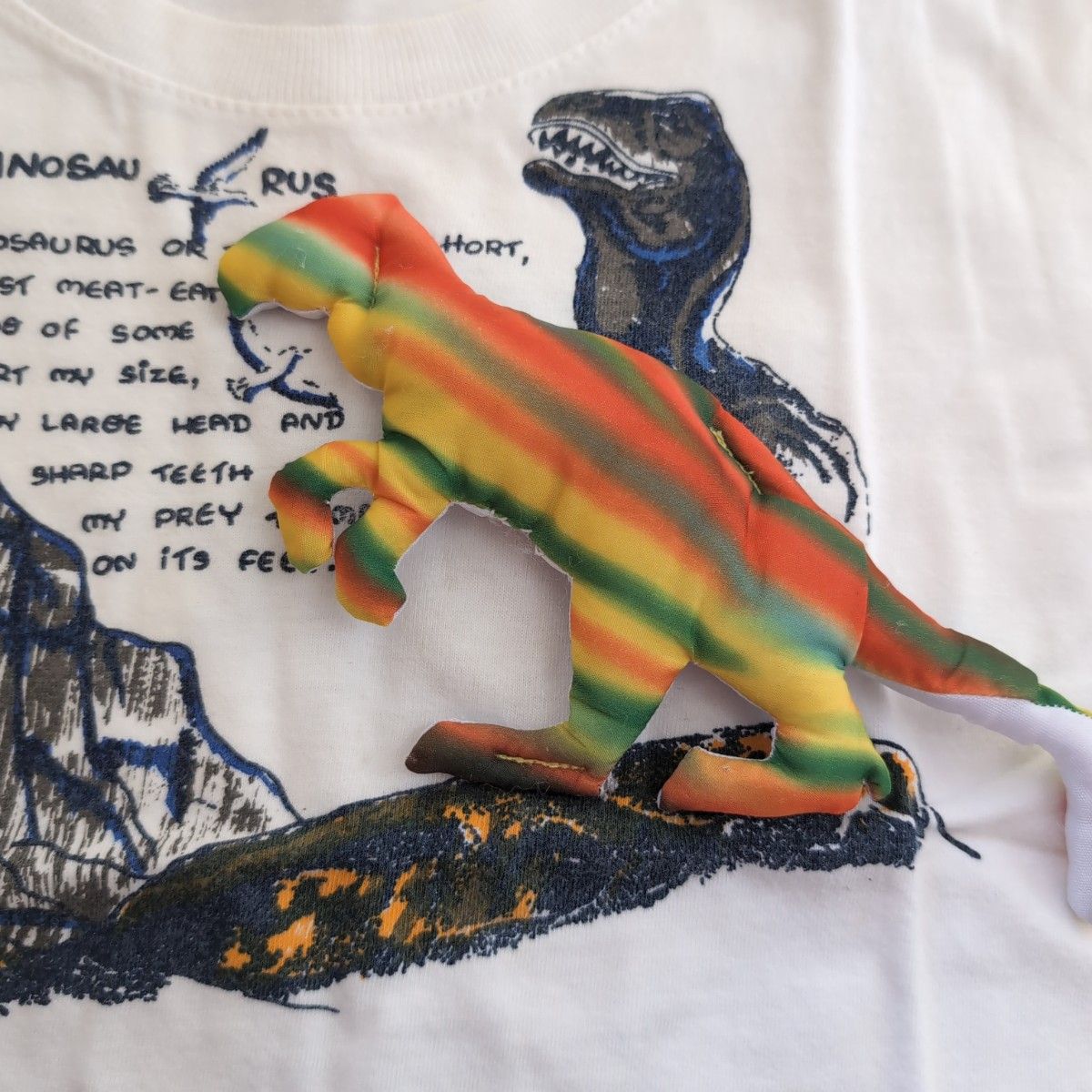 Tシャツ　キッズ　恐竜マスコット付き　140cm