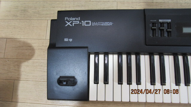 電子ピアノ　ローランド　Roland　XP-10　鍵盤59　DC9Vのアダブターが無くて作動は未確認　ジャンク品扱い_画像2