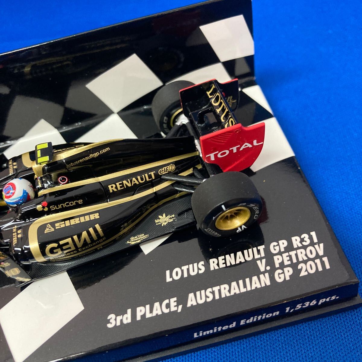 PMA 1/43 Lotus Renault GP R31 V.Petrov 3rd Place Australian GP 2011 の画像4