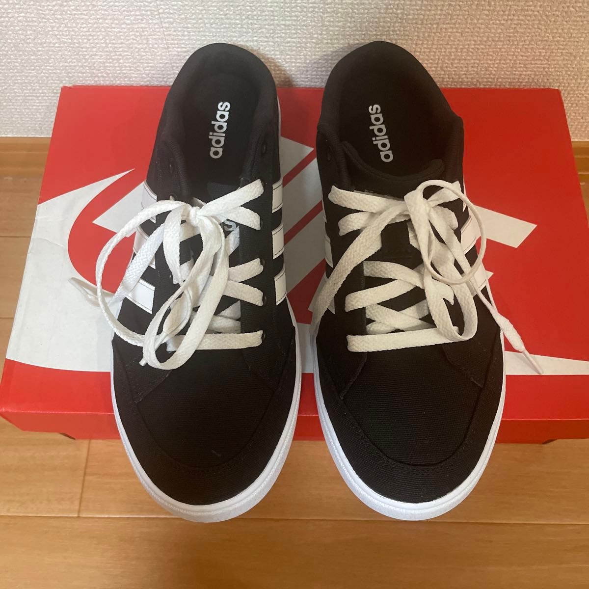 adidas スニーカー　28cm