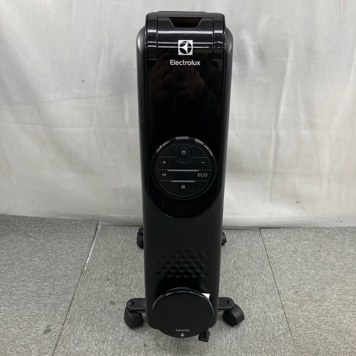 &【売り切り】高年式！Electrolux エレクトロラックス オイルヒーターブラック EO12D102C0 油入式 生活家電 動作確認済み_画像2