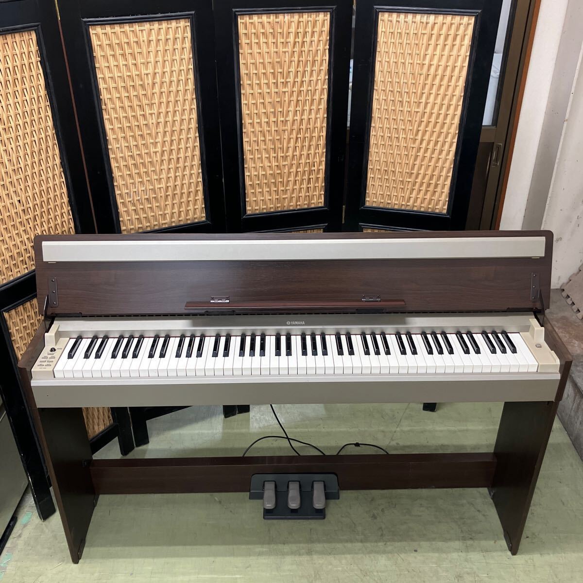 &【売り切り】YAMAHA ヤマハ ARIUS アリウス 電子ピアノ YDP-S30 88鍵盤 ペダル付属 説明書付属 音出し確認済み 直接引き取り限定 横浜市の画像4