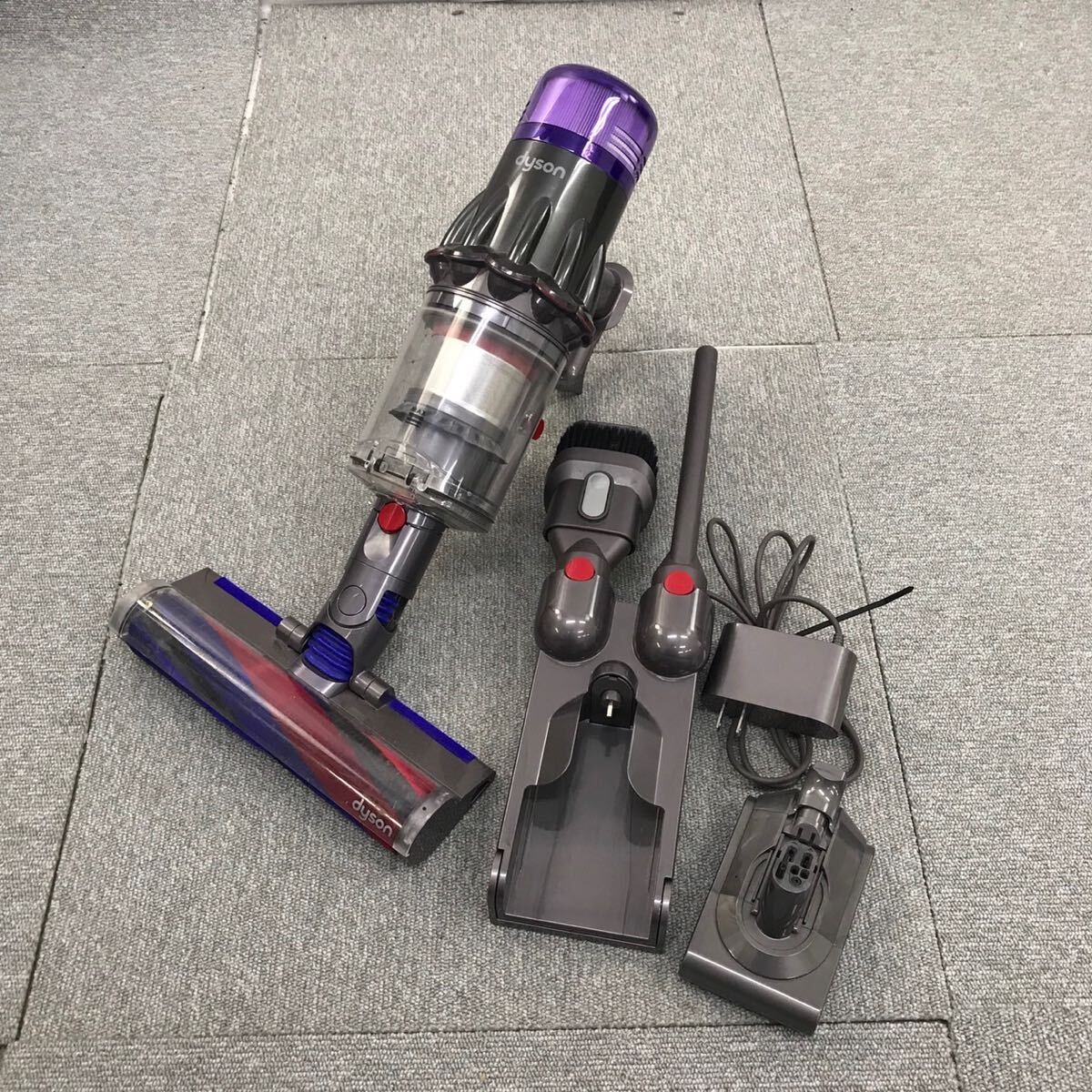 ●【売り切り】dyson ダイソン サイクロンコードレスクリーナー SV18 G7Y-JP-NFA9916A 398857-01 掃除機 ヘッド3種付属 動作確認済み の画像1