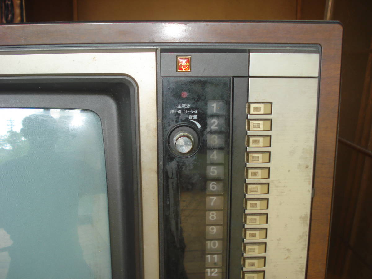  National TH20-B13 color tv Brown tube tv Touch channel instructions equipped Showa Retro furniture style that time thing details unknown used * Junk treat 