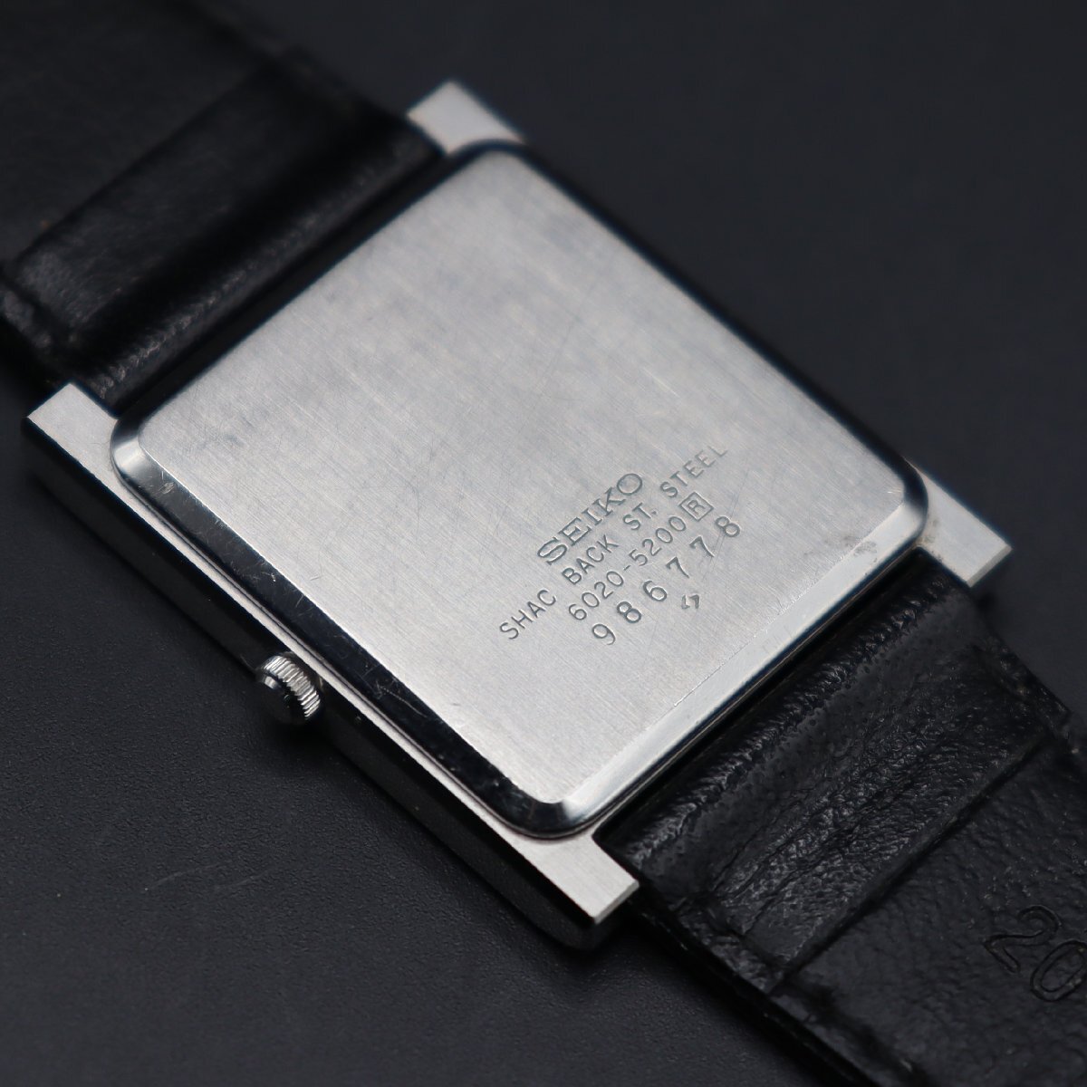 SEIKO QUARTZ セイコー シングルクォーツ 6020-5200 スクエア 超硬ケース シルバーカラー文字盤 諏訪工場 2針 ヴィンテージ メンズ腕時計の画像7