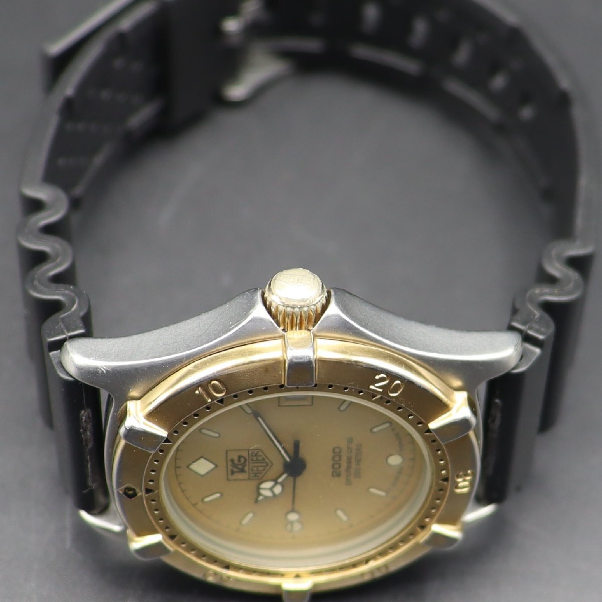 TAG HEUER タグホイヤー プロフェッショナル 2000 クォーツ 200M防水 964.013 デイト コンビカラー スイス 新品ラバーベルト メンズ腕時計の画像6