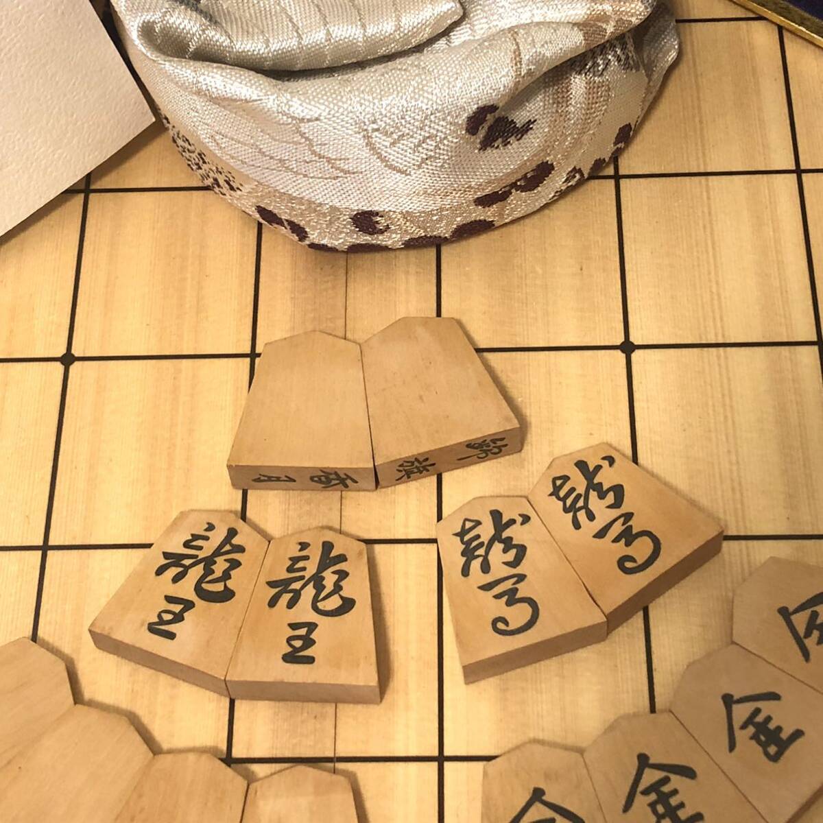 超希少激レア 良品彫埋将棋駒 香月作 彫埋駒 錦旗書体 高級駒袋 超希少激レア 良品彫埋将棋駒 香月作 彫埋駒 錦旗書体 高級駒袋