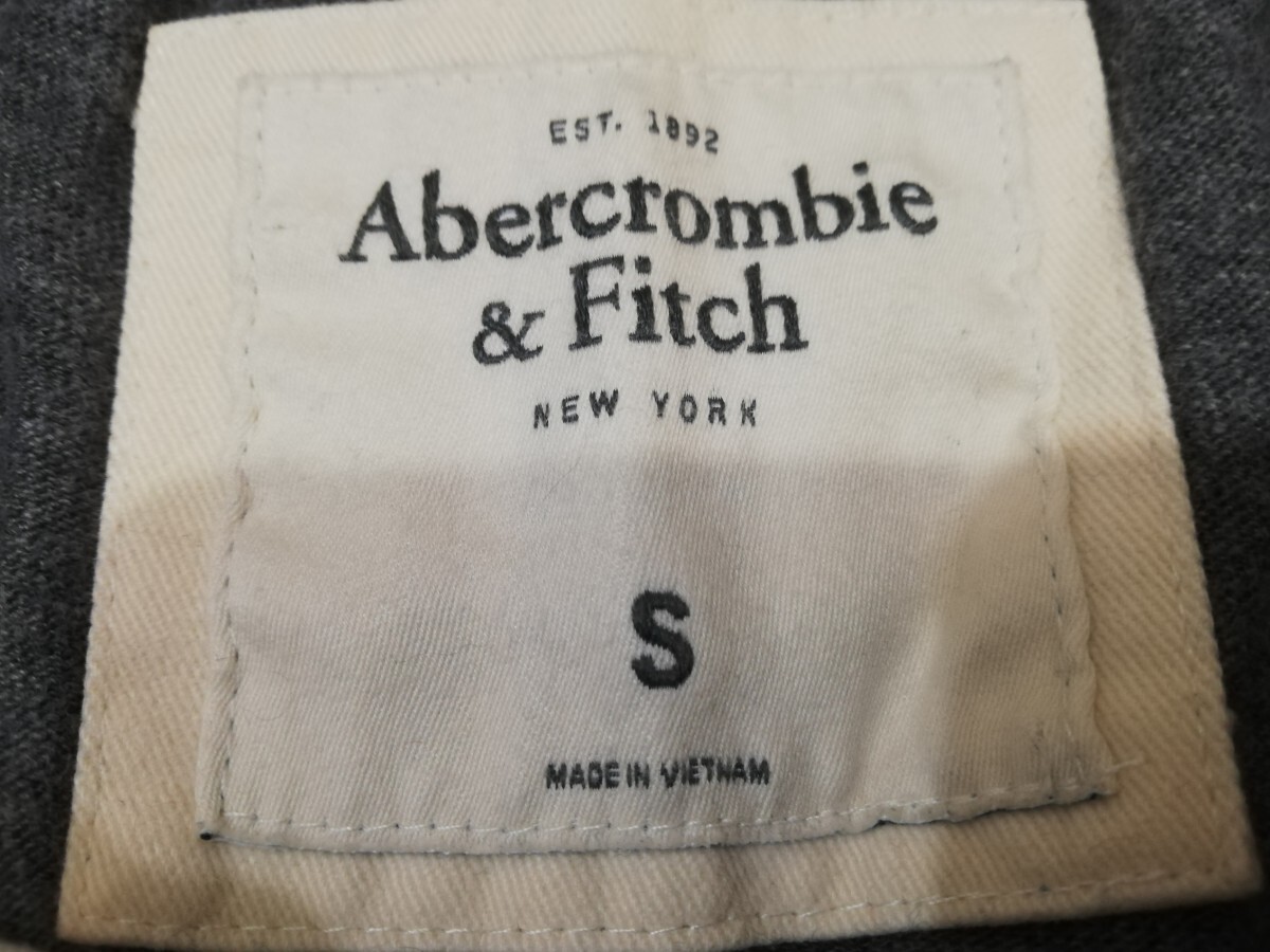 “Abercrombie & Fitch アバクロ【ヴィンテージ風インディアンワッペンデザイン ヘンリーTシャツ】◆Sサイズ 杢グレーの画像6