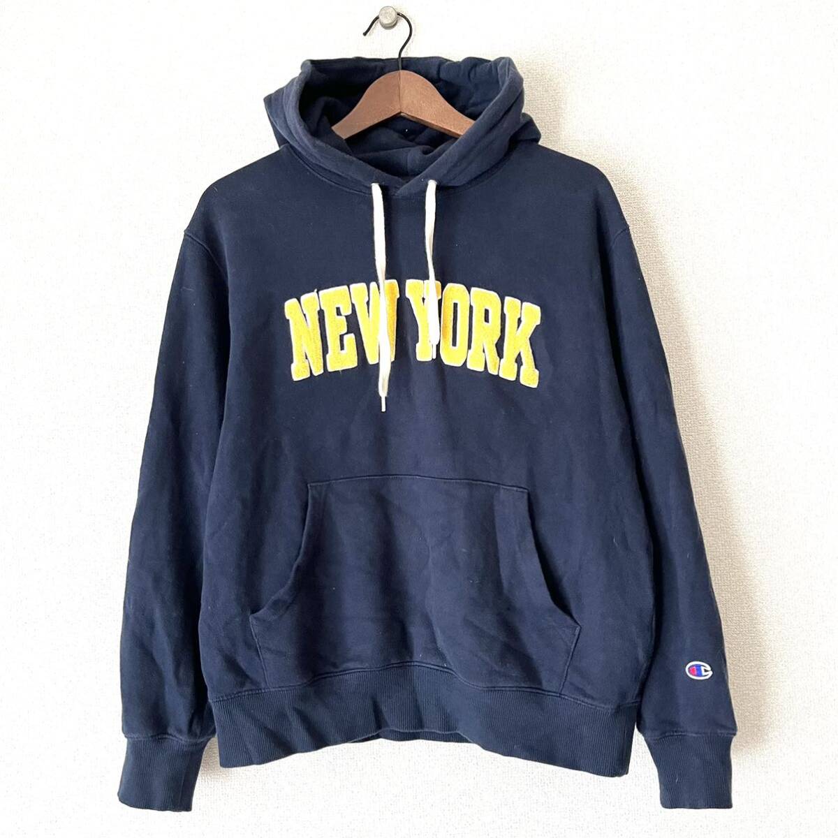 Champion★スウェット パーカー ネイビー メンズM★ニューヨーク NY ヤンキース★フード付きかわいい モコモコ イエロー 胸元ロゴ文字_画像1