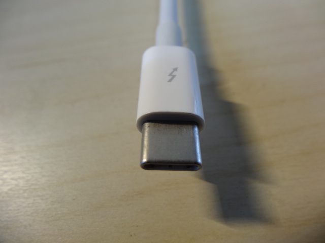 [送料無料 即決] Apple Thunderbolt 3（USB-C）- Thunderbolt 2アダプタ A1790 USED_画像4