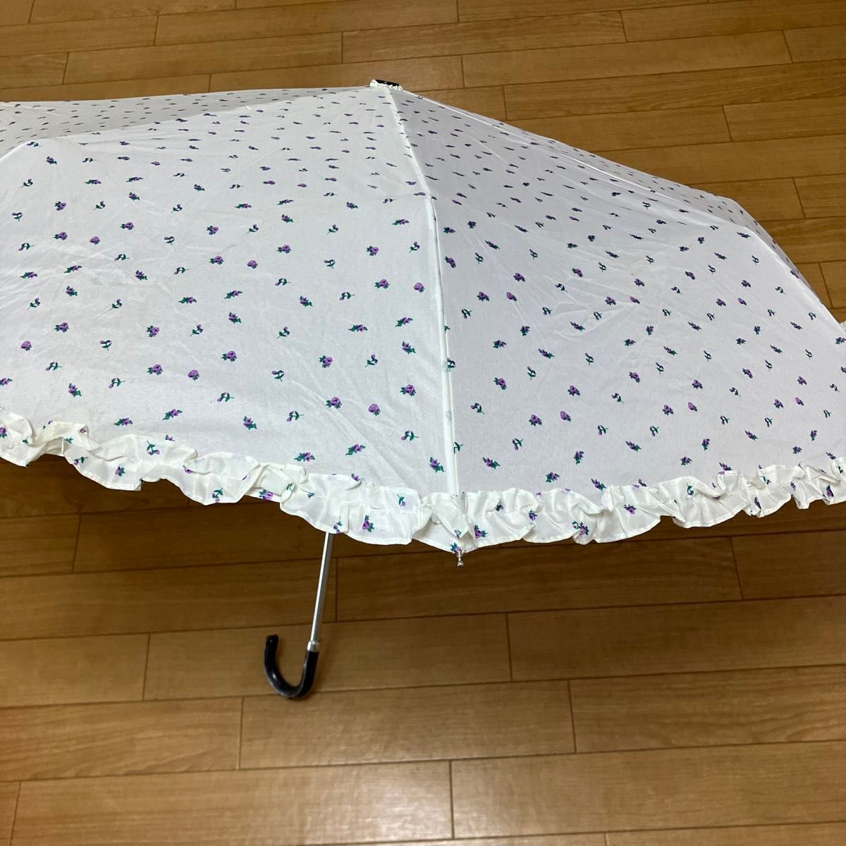 傘　レディース　花柄　ホワイト　折り畳み式　晴雨兼用　軽量傘  雨傘  日傘　折りたたみ傘　持ち運び便利　ベージュカバー付き