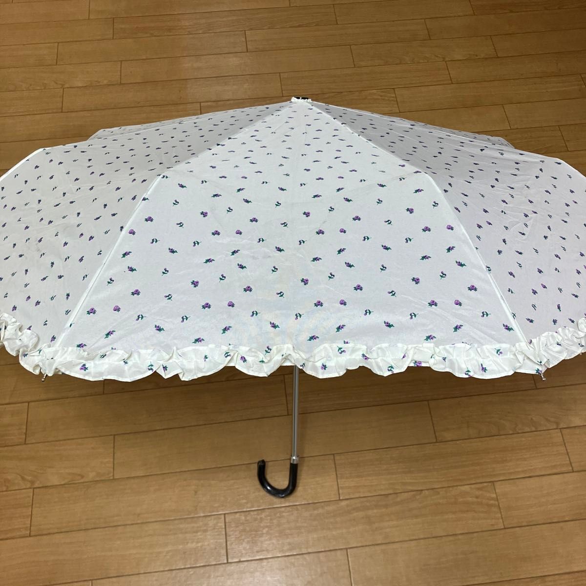 傘　レディース　花柄　ホワイト　折り畳み式　晴雨兼用　軽量傘  雨傘  日傘　折りたたみ傘　持ち運び便利　ベージュカバー付き