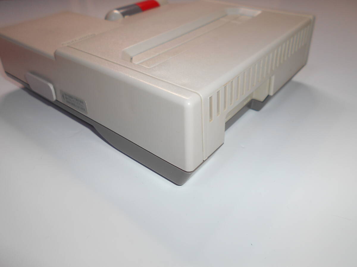 清掃動作品 ニューファミコン HVC-101 本体 箱 HVC-002 コントローラー2個 アダプター AVケーブルの画像4