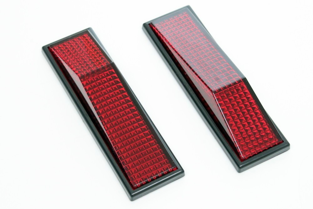 送料込 汎用ブラック枠付き リフレクター 大 レッド 赤 黒 フレーム バンパー リア サイド テール エアロ 反射材 反射板 LED は無し 車_画像5
