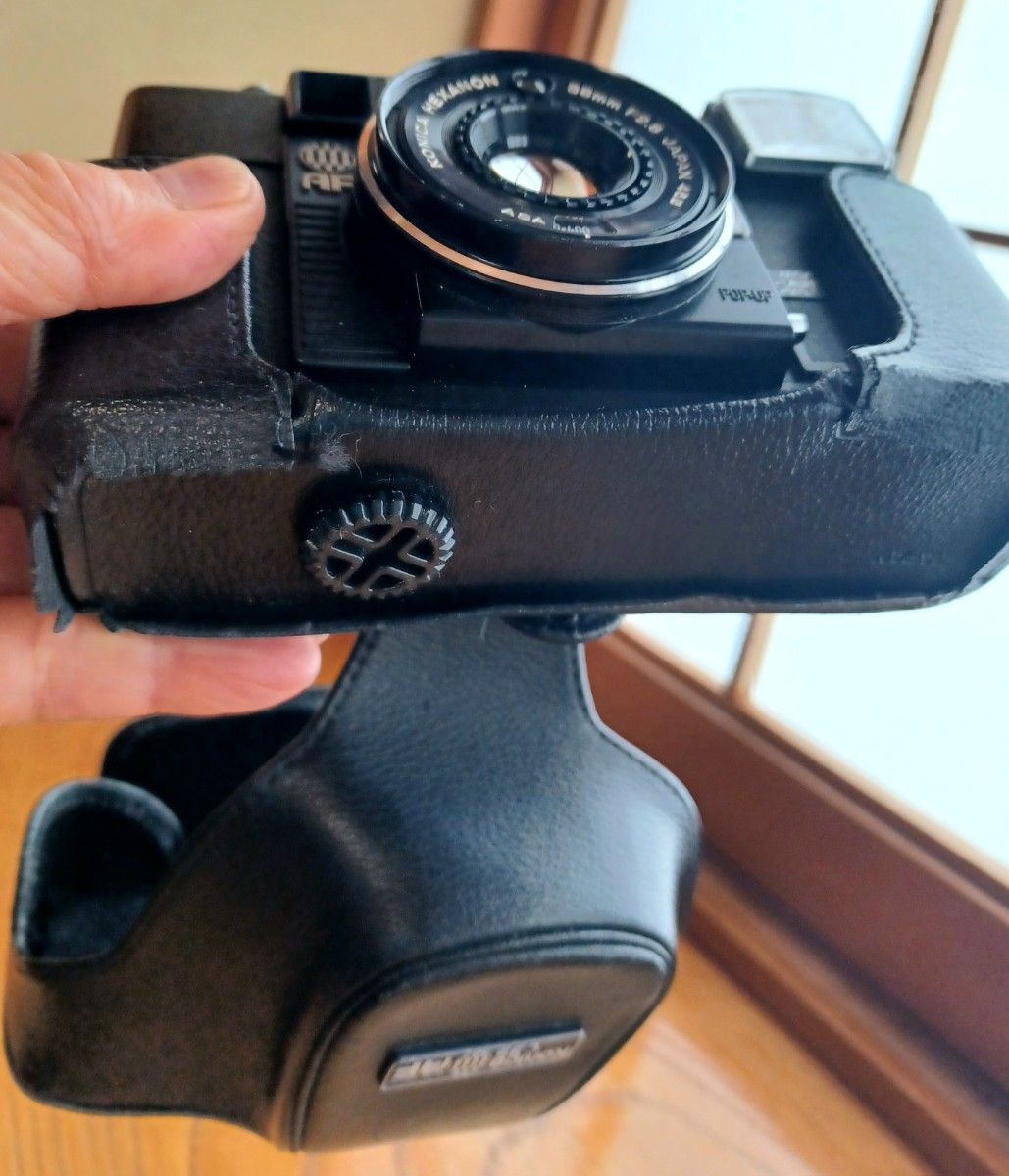 KONICAコニカC35AFフィルムコンパクトカメラ 使用説明書とケース、レンズ蓋付き中古 132×76×54mm 375g電池別