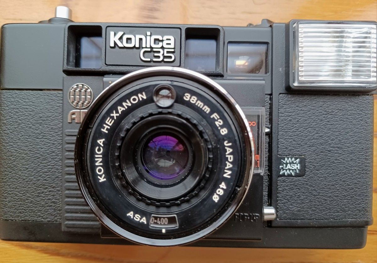 KONICAコニカC35AFフィルムコンパクトカメラ 使用説明書とケース、レンズ蓋付き中古 132×76×54mm 375g電池別