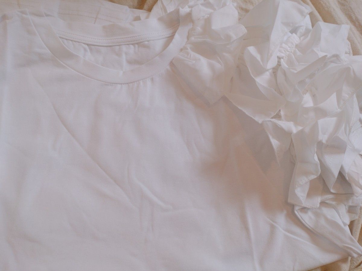 フリル Tシャツ M 綿素材 可愛い アシンメトリー おしゃれ カットソー 無地 半袖Tシャツ ゴージャス