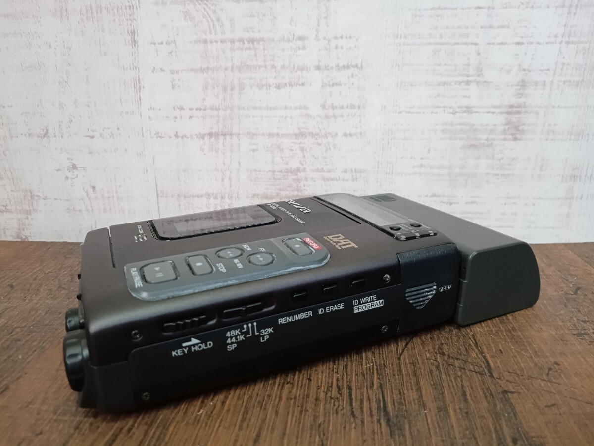 必見!! 希少 AIWA アイワ ポータブル DATレコーダー HD-S200 オーディオテープレコーダー DAT RECORDER 通電確認済み ジャンクの画像6