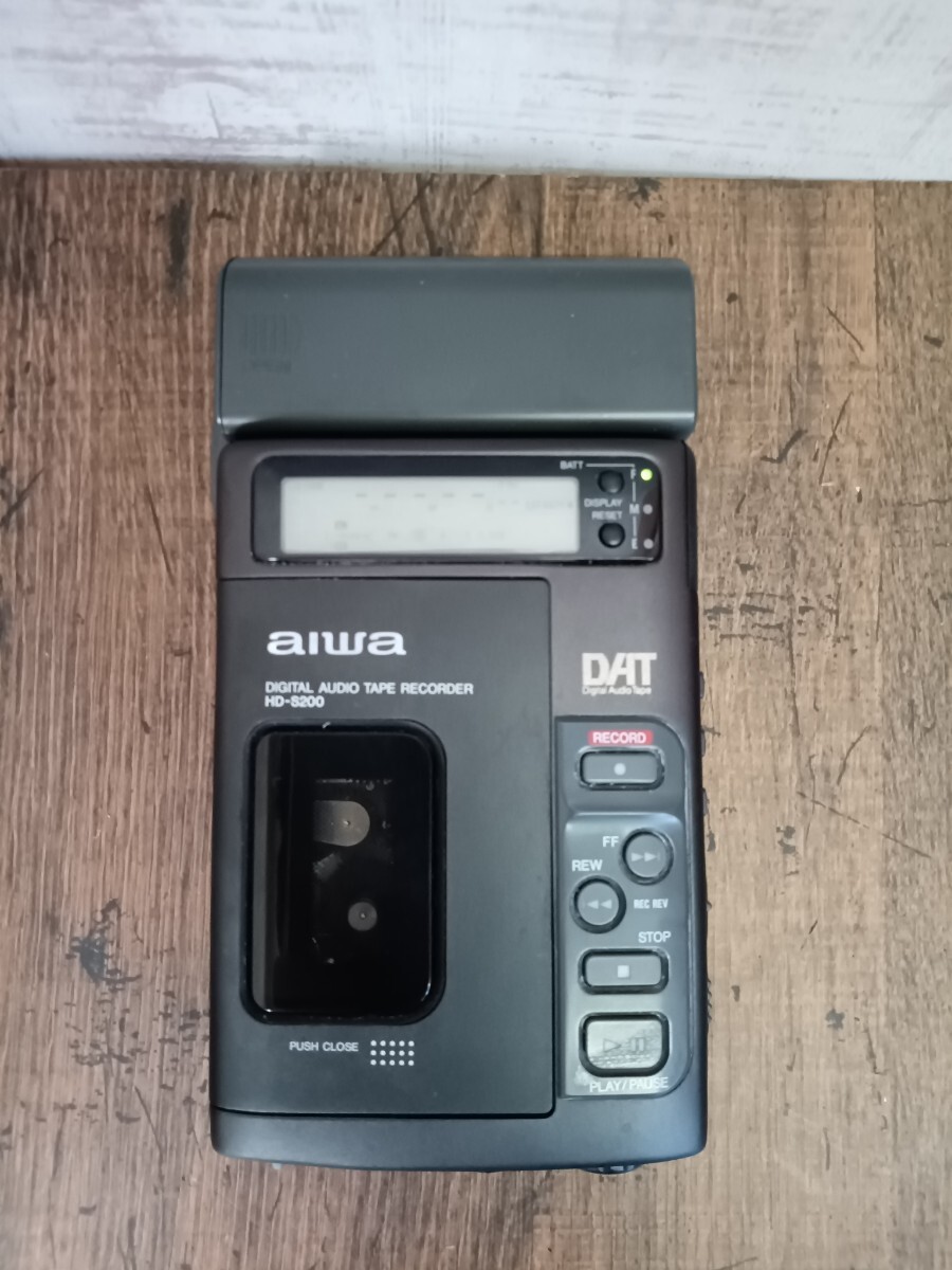 必見!! 希少 AIWA アイワ ポータブル DATレコーダー HD-S200 オーディオテープレコーダー DAT RECORDER 通電確認済み ジャンクの画像2