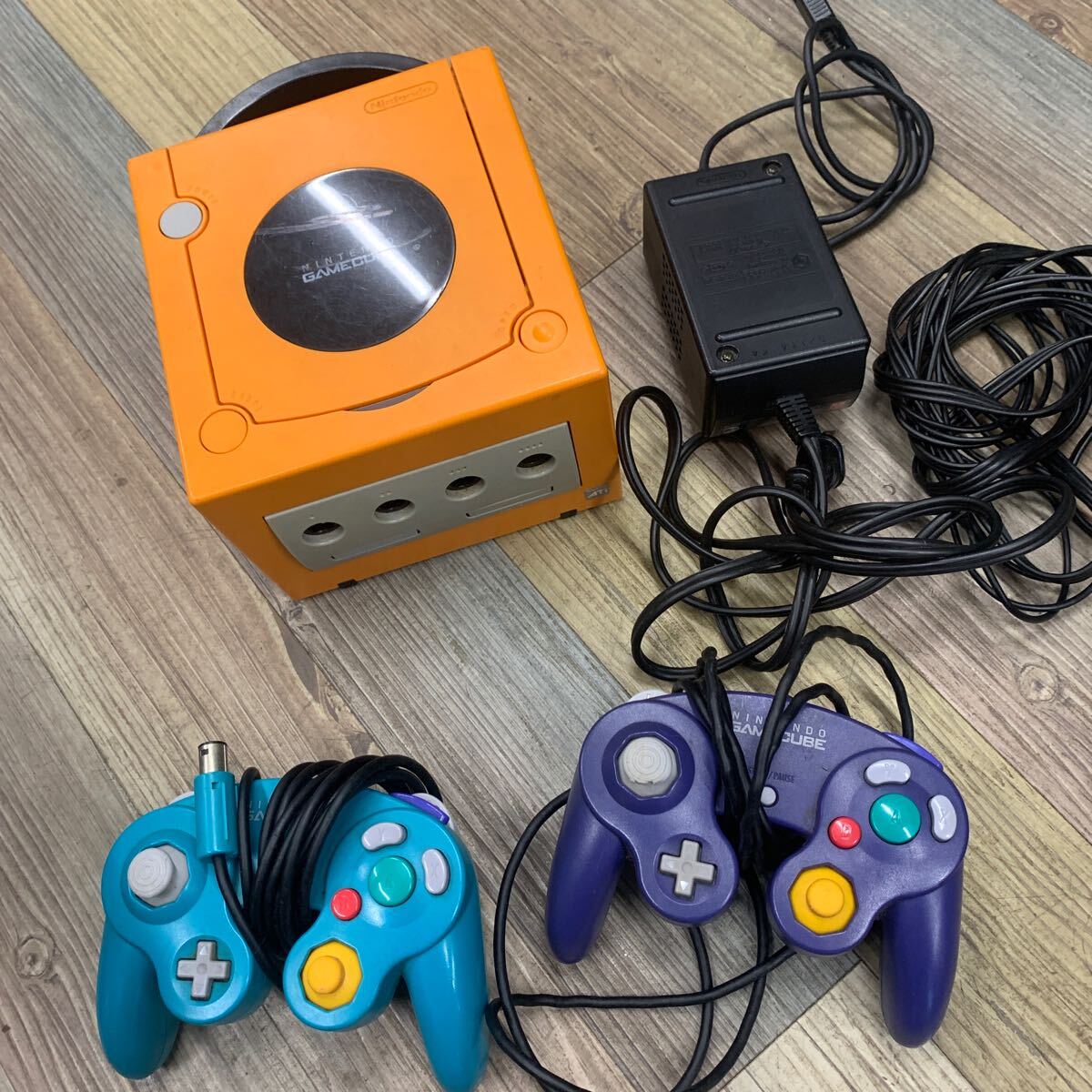 動作品 NINTENDO ニンテンドー ゲームキューブ DOL-001 オレンジ コントローラー2個付き GAMECUBE _画像1