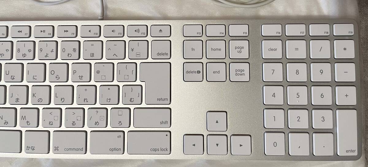 【美品】Apple純正USBキーボード A1243 JIS配列 テンキー付【キーボード延長ケーブル付き】の画像3