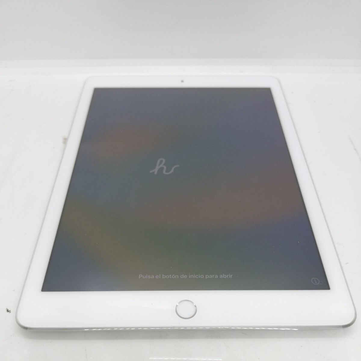 管理:LY-2258/完動品動作確認済み/ iPad 第6世代 a1893 32GB Silver Wi-Fiモデルの画像1