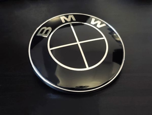BMW エンブレム 74mm ブラック オールブラック 防止フィルム付き トランク ボンネット 新品未使用 送料無料_画像1