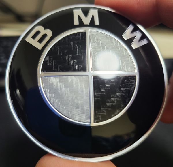 BMW センターキャップ 56mm カーボン ブラック ホワイト 4個セット 新品未使用 送料無料_画像2